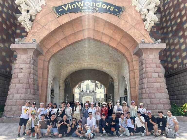 Team photo at VinWonders Nha Trang, marking the end of an unforgettable trip.